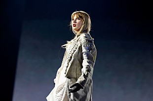 「テイラー・スウィフト、【The Eras Tour】舞台裏ドキュメンタリー最新映像で“キャリア最大の挑戦だった”と語る」