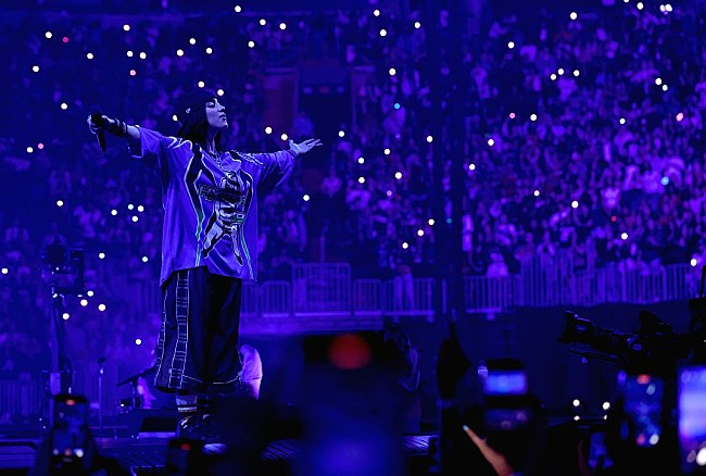 「ビリー・アイリッシュ、相次ぐ銃撃事件を受けて銃規制の必要性を訴える「声を上げて」」1枚目/1