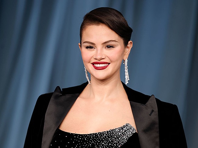 「セレーナ・ゴメス、自身の声や“口ひげ疑惑”への質問に率直に回答「気持ちはよく分かります」」1枚目/1