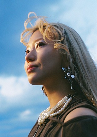 「YonYon、「Orange (feat. PEAVIS)」のクリスマス・リミックスをリリース＆東名阪スペシャル・ライブ開催」