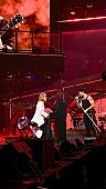 「YOSHIKI、ジョナス・ブラザーズのNYツアー・ファイナルに“ぶっつけ本番”でゲスト出演」1枚目/4