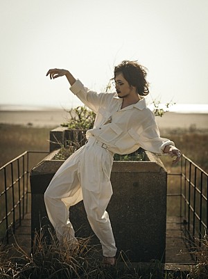 TOOBOE「TOOBOE、TVアニメ『勇者のクズ』第1クールOPテーマ「GUN POWDER」CD発売決定」