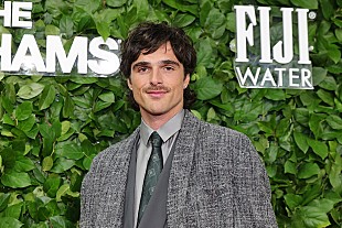 「ジェイコブ・エロルディ、幼少期にマイリー・サイラスやヒラリー・ダフへ恋心を抱いていたと明かす」