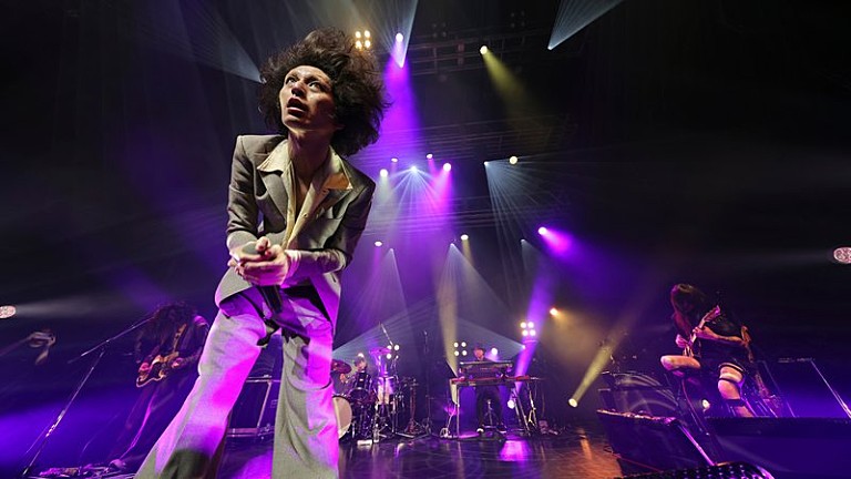 ドレスコーズ「ドレスコーズ、最新ライブ映像作品『grotesque human』から「ミスフィッツ」公開」