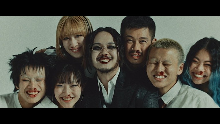 TOOBOE「TOOBOE、ファニーで不思議な「GUN POWDER」MV公開」