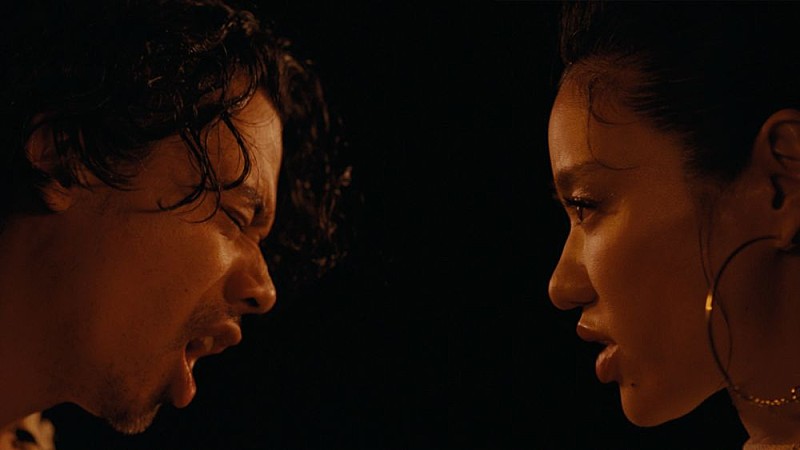 「「黄金の彼方」MV」3枚目/7