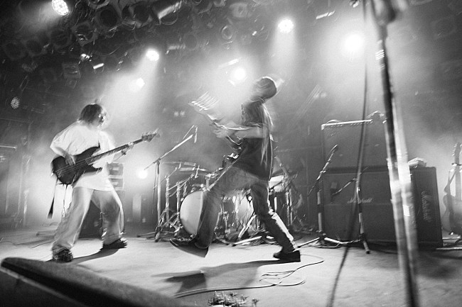 「＜ライブレポート＞Nikoんが放つ陰影と衝動、DJ TOMMY ／a flood of circleを迎えた自主企画イベント【新春謝罪会見】開催」1枚目/29