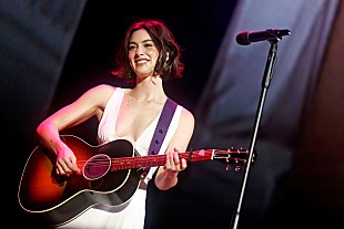 「グレイシー・エイブラムス、恋人ポール・メスカル＆映画『ハムネット』への愛を綴る「彼のことが大好き」」