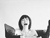 「UA、デビュー30周年記念アルバム『NEWME』より日比谷野音ライブのダイジェスト映像を公開」1枚目/1