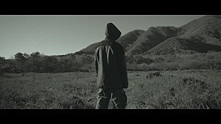 「Cuegee（SUPER★DRAGON・松村和哉）、“自由でありながらも孤独”を「Liberty」MVで表現」