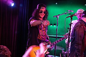 スラッシュ「スラッシュ、次のガンズ・アンド・ローゼズ作品は“すべてオリジナルの新曲”になると明言」