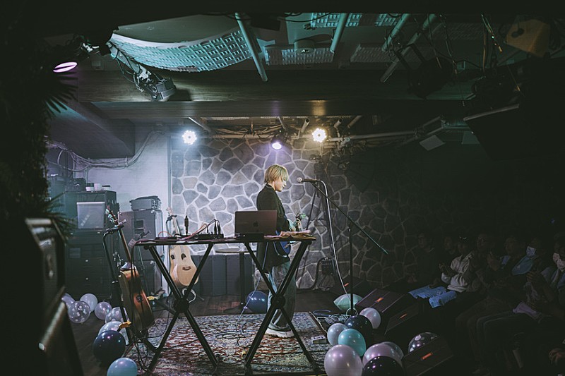 「<ライブレポート>まおた「しあわせ者ですね、本当に」二十歳の誕生日にウーロンハイで乾杯! 唯一無二のアーティスト性を感じさせた若きシンガーソングライター」1枚目/9