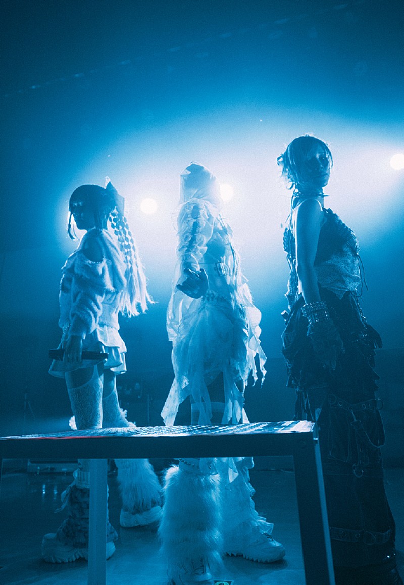 「＜ライブレポート＞東京電脳 from 電音部（ねねるねる（苺りなはむ）八波零音（yAmmy）叶ヒカリ（ぁぃぁぃ））前代未聞の1st LIVEで解禁した物語“はじまりの時間”」1枚目/30