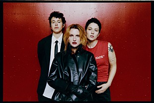 「MUNA、“最高の要素が詰まった”新曲「Dancing On The Wall」公開」