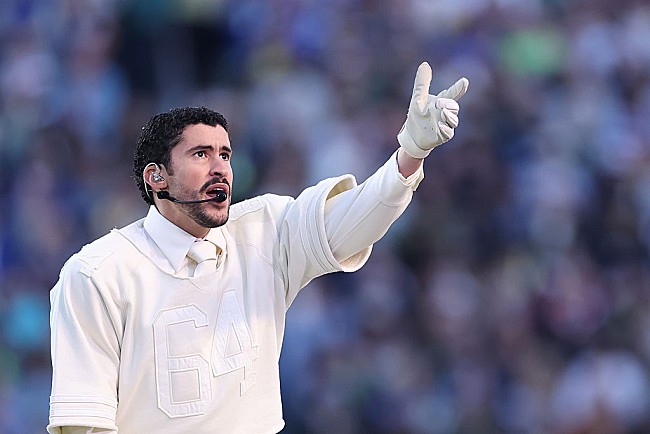 「【第60回NFLスーパーボウル】バッド・バニー、ハーフタイム・ショーのジャージに刻んだ64の特別な意味とは？」1枚目/1