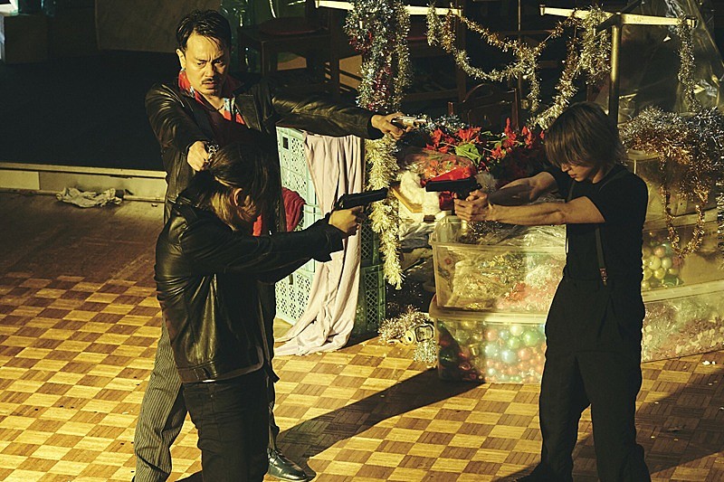 「佐久間大介(Snow Man)、映画初単独主演作『スペシャルズ』“銃撃アクション”本編映像が解禁」1枚目/3