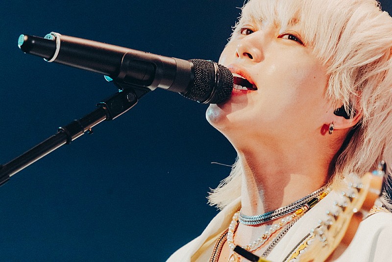 「ヤングスキニー、“人間臭く繊細で腹の据わった”日本武道館初ワンマン「俺はこれからも芯を貫く」」1枚目/9