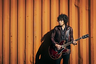 「斉藤和義、佐野勇斗（M!LK）が出演する新曲「鏡よ鏡」MV公開」