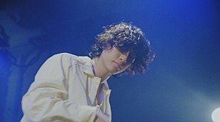 「OSHIKIKEIGO、初ワンマンで披露した「インスタントナイト」ライブ映像公開」