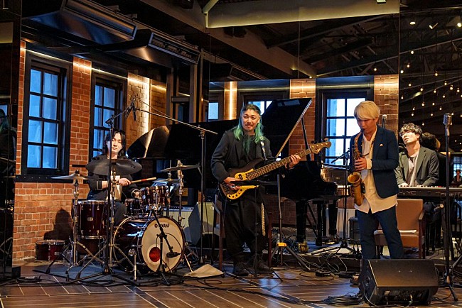 「ライブ演奏の様子」6枚目/6