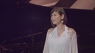 「絢香、デビュー20周年企画で大切な人へ感謝の気持ちを綴った「ありがとうの輪」ライブ映像を公開」