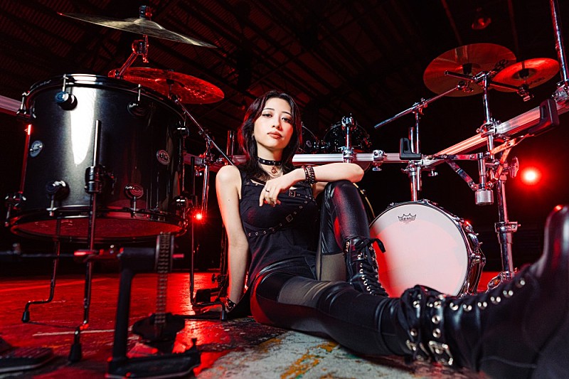 「米澤茜、ソロアーティストとして2枚目となるデジタルシングル「What is love」リリース」1枚目/2