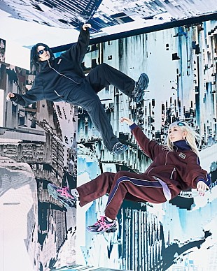 「YOASOBI×ASICSのコラボアイテム、抽選販売の詳細発表」