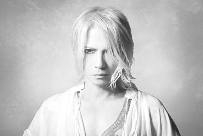 「HYDE、ニューアルバム『JEKYLL』収録曲の「SMILING」MVに ももクロの百田夏菜子が出演」1枚目/2