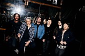 「フー・ファイターズ、ニューALより新曲「Caught In The Echo」＆日本語入り国内盤ジャケット公開」1枚目/3