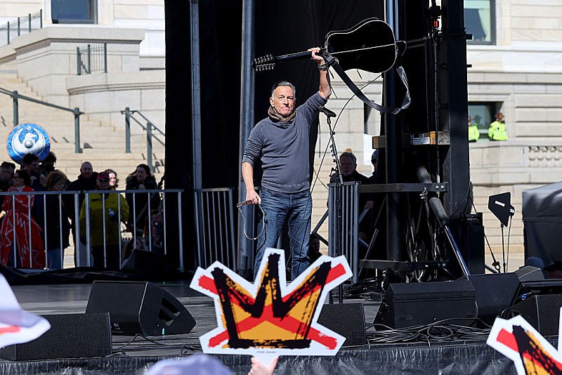 「ブルース・スプリングスティーン、【ノー・キングス】集会で「Streets of Minneapolis」を披露」1枚目/1