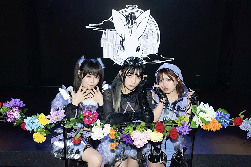 「<ライブレポート>兎アイズ「未知の世界に挑戦していく」3rdワンマン【香味触 -第五感 終幕-】で三者三様の歌唱表現力覚醒! 5月には1stアルバム&1周年ライブも」1枚目/26