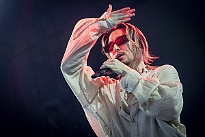 藤井 風「<ライブレポート>藤井 風、ジャパニーズ・ヴァイブスでコーチェラを席巻 大舞台でも揺るがぬハイヤーセルフの精神」