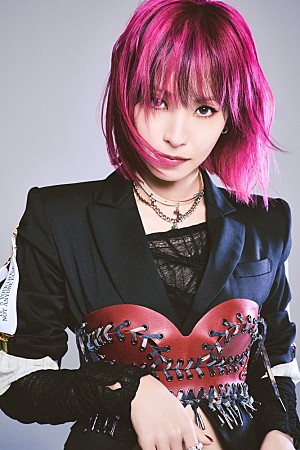 LiSA「<Archive>LiSA、「紅蓮華」「炎」「Catch the Moment」などトップ10入り18曲 チャートデータで振り返る15年の軌跡」