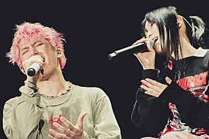 ONE OK ROCK「<ライブレポート>ONE OK ROCKとYOASOBIがスタジアム競演 観客の大合唱に胸打たれるメモリアルな一夜」