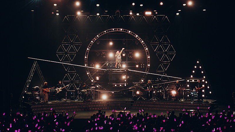 「LiSA、ニューアルバム『LACE UP』収録曲「Patch Walk」ツアードキュメントMVを公開」1枚目/6