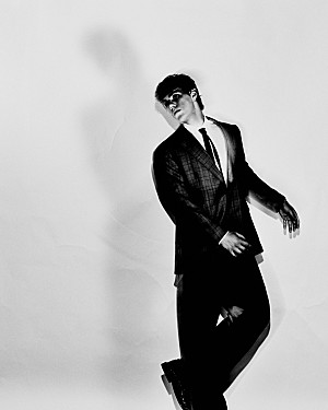 ザ・キッド・ラロイ「ザ・キッド・ラロイ、ハイパーポップな新曲「I CONDEMN」のモノクロMV公開」