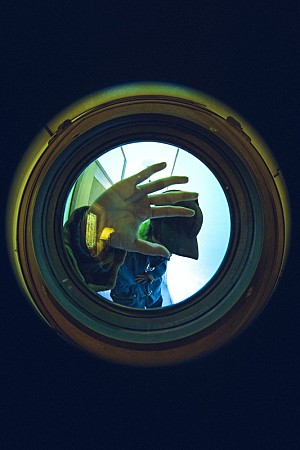 Eve「Eveがライブ映像を3日間連続配信へ、suis(ヨルシカ)フィーチャリング曲「風のアンセム」MV公開」