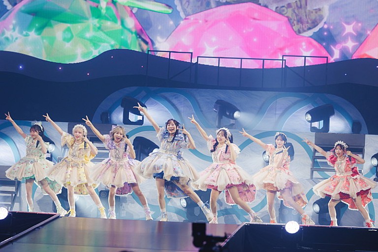 FRUITS ZIPPER「FRUITS ZIPPERのアリーナツアー開幕、ポップでハッピーな「ふるっぱれーど」MV公開」