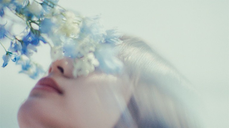 シャイトープ「シャイトープ、触れられない存在の美しさを「リフレイン」MVで描く」