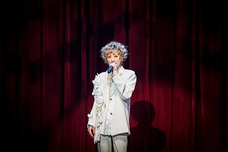 「<ライブレポート>「歌うことは私の天職」と45周年を迎えた涼風真世 贅沢な宝塚メドレーや心揺さぶるミュージカル曲で満たし、秋の大阪記念ライブ開催発表に沸いた一日」1枚目/8