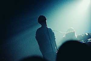magora「magora、新曲「Traffic Light」5/22リリース決定」