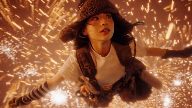 「Vaundy、自身が監督/出口夏希が出演する「イデアが溢れて眠れない」MVで“頭の中のカオス”を表現」1枚目/4