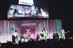 「<レポート>日韓合同バンドhrtz.wav、唯一無二の個性を発揮した【KCON JAPAN 2026】初ステージ」