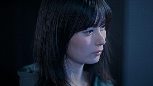 「がらり、大久保桜子が演じる地下アイドルの物語を「レンズ」MVで描く」
