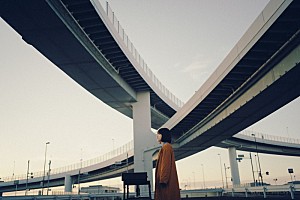 TOMOO「TOMOO、インタビューも含む「ソナーレ」MVメイキング映像を公開」