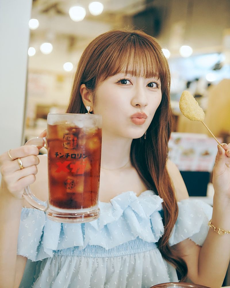 「佐々木彩夏(ももいろクローバーZ)、30歳記念の初写真集『ぺろり』10/8発売 「食旅」テーマに神奈川・東京・北海道のゆかりの地を巡る」1枚目/7