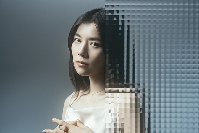 milet「milet、新曲「Sunny」MV/ニューアルバム『Made of Glass』ビジュアルなど公開」