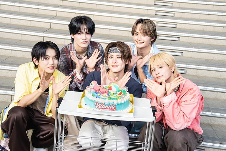DXTEEN「DXTEEN、シングル『Wanna』リリイベで新曲を“精いっぱい”披露 キャッチーな「IDOL」パフォーマンス映像公開」
