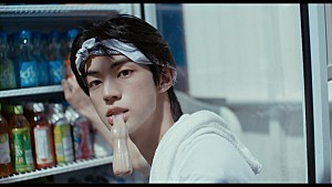TWS「TWS、真夏の海の家で働く「SODA SODA」MVティザー第1弾を公開」