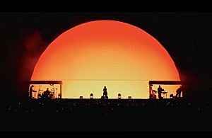 Ado「Ado、日産スタジアム公演より実写映画『ブルーロック』主題歌「モンストロ」ライブ映像を公開」